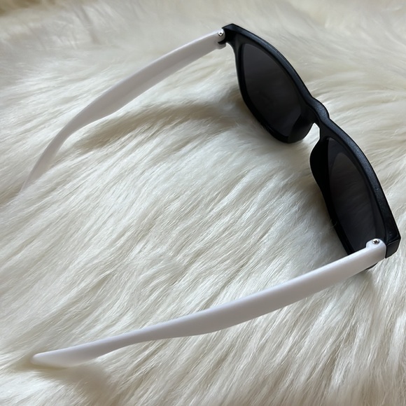 Classic Style UV400 Sunglasses 🕶 - Picture 2 of 5